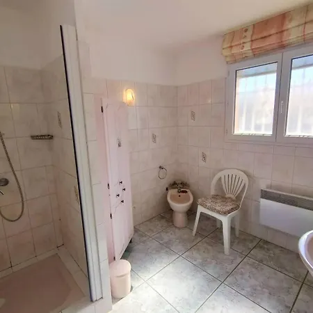 Evasion : Maison Avec Patio, Climatisation, 50 M De La 4poit11 * Canet-en-Roussillon
